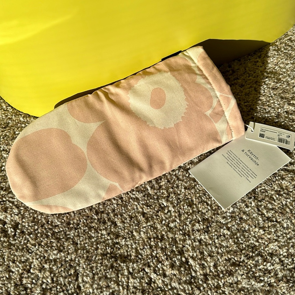Marimekko Pieni Unikko Oven Mitt NWT 🍭